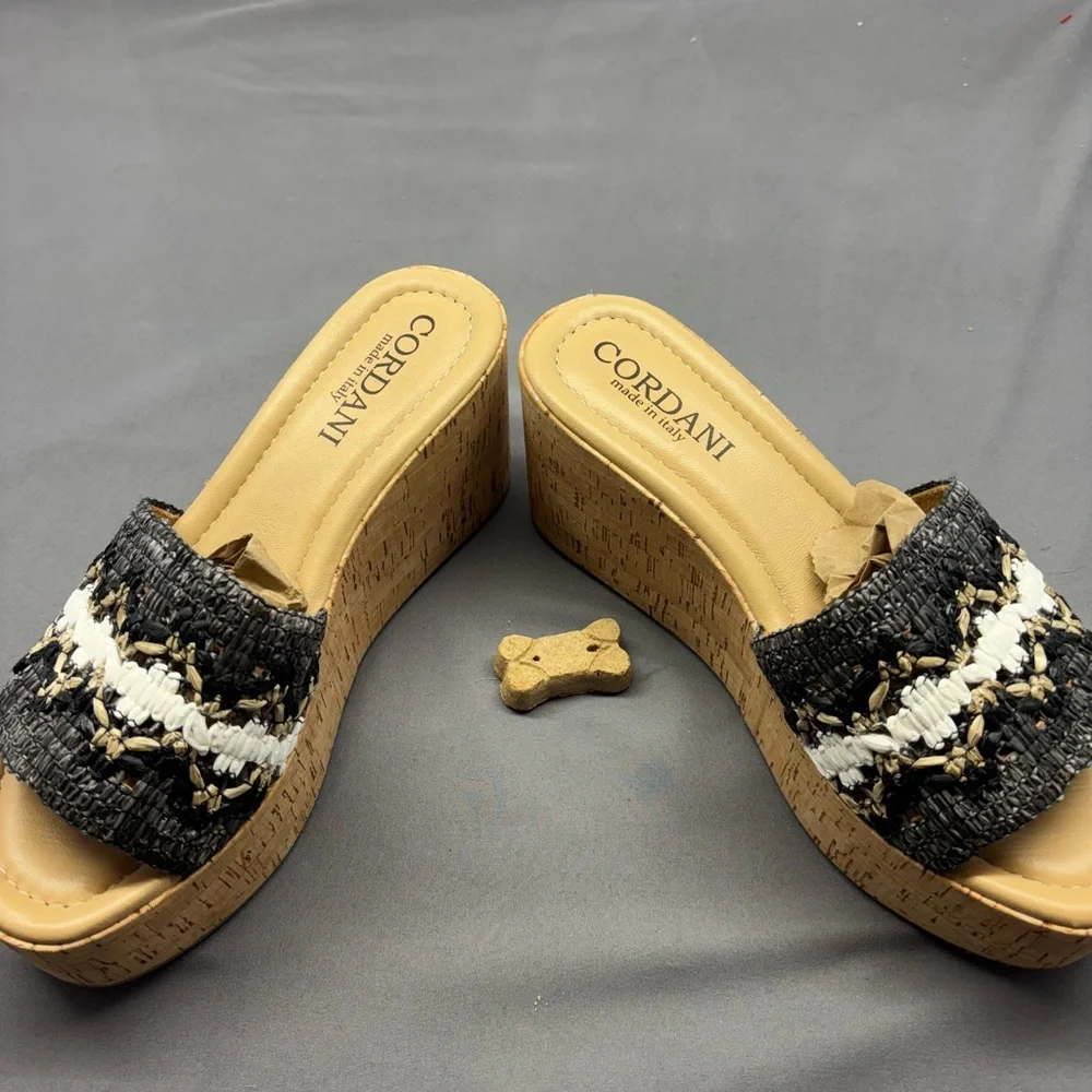 Vintage‎ Cordani black, tan and White Woven Wedge Sandals. Size 39 EU Size 9